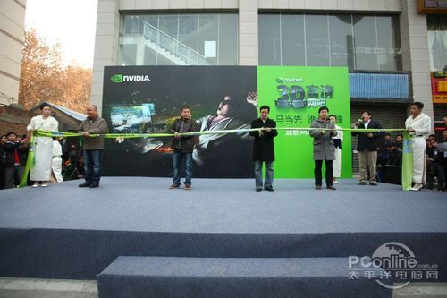 3D改变网吧格局!中国首家3D网吧西安开幕 3D改变网吧格局!中国首家3D网吧西安开幕