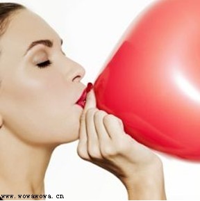 日本最流行吹气球减肥法 塑造完美身材