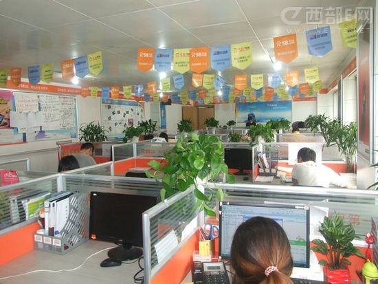 ��������ɽ���̽��³�һ�п�������ӡ��