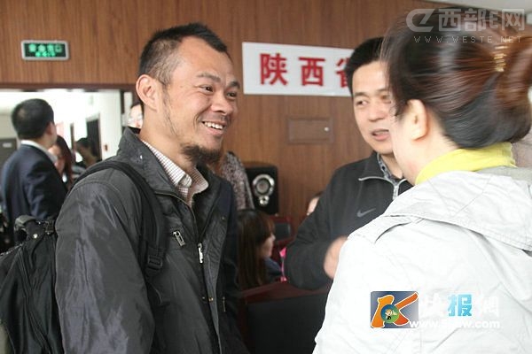 2012陕西省互联网大会新闻发布会 郭吉军被众人追星