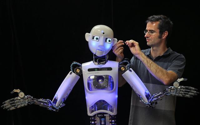 谷歌董事长：让机器人取代你生活中的重复劳动