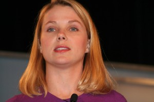 图为Marissa Mayer,Google的美女高管,程序员出生,常常代表Google在公众场合发表意见,接受采访。