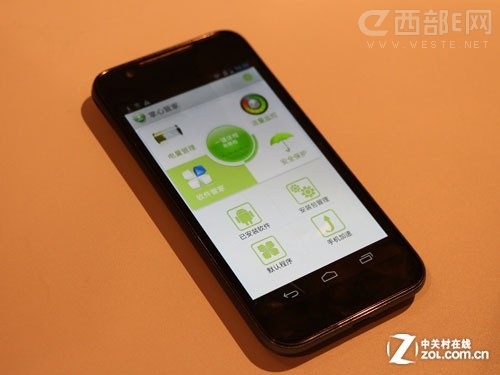 小米2另一对手出现:中兴四核手机U985发布