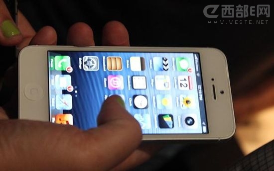 iPhone5销售打破记录 苹果股价突破700美元