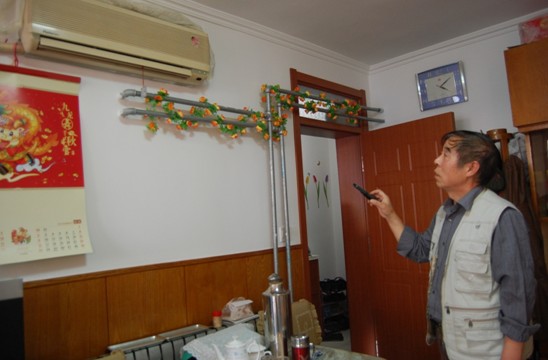 15����Ͽյ���һ���˳��˺���&ldquo;��˿&rdquo;