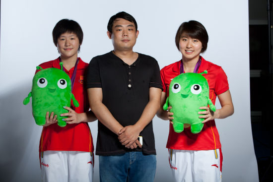 360游久CEO 刘亮与同是《千军》粉丝的奥运冠军叶诗文、焦刘洋 360游久CEO 刘亮与同是《千军》粉丝的奥运冠军叶诗文、焦刘洋